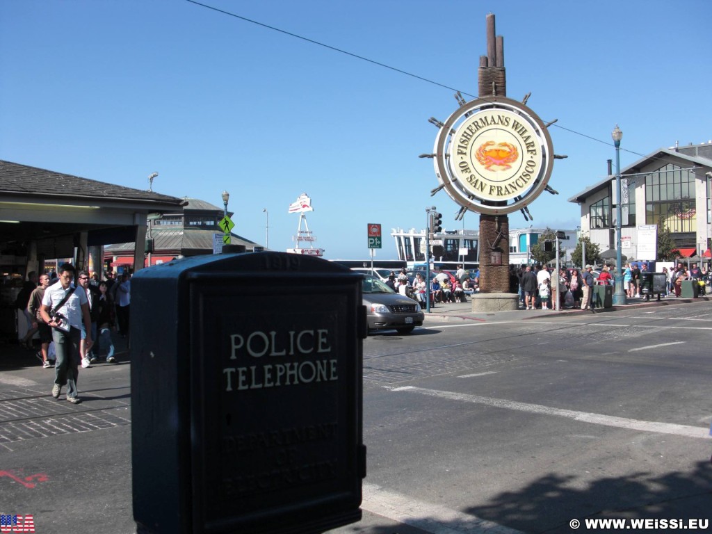 San Francisco. Fishermans Wharf. - Westküste, Fishermans Wharf, Police Telephone, San Francisco - (Fisherman's Wharf, San Francisco, California, Vereinigte Staaten)