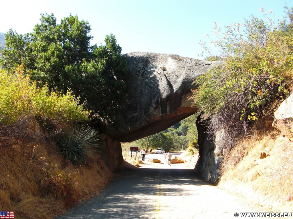 Sequoia National Park. - Felsen, Sequoia Nationalpark, Tunnel Rock - (Potwisha, Three Rivers, California, Vereinigte Staaten)