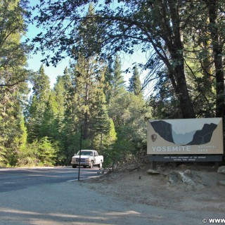 Yosemite National Park. - Schild, Einfahrtsschild, Yosemite Nationalpark - (Fish Camp, Yosemite National Park, California, Vereinigte Staaten)