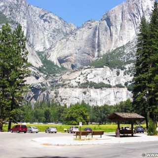 Yosemite National Park. - Landschaft, Panorama, Yosemite Nationalpark, Aussichtspunkt, Yosemite Valley, Wasserfall, Yosemite Falls - (Yosemite Village, Yosemite National Park, California, Vereinigte Staaten)