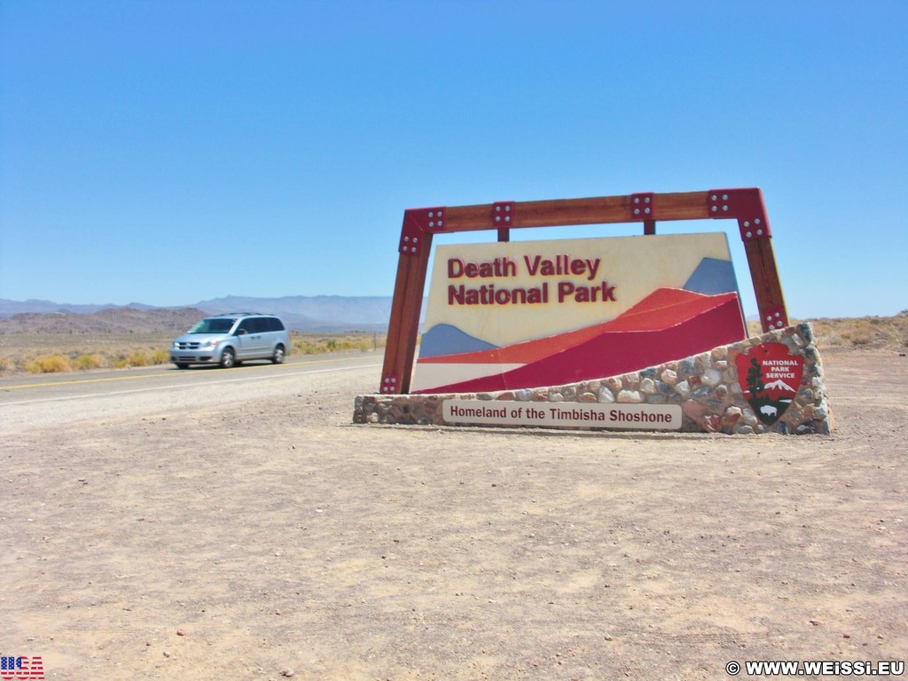 Death Valley National Park. - Schild, Einfahrtsschild, Death-Valley-Nationalpark, Osteingang - (Lane Mill (historical), Keeler, California, Vereinigte Staaten)