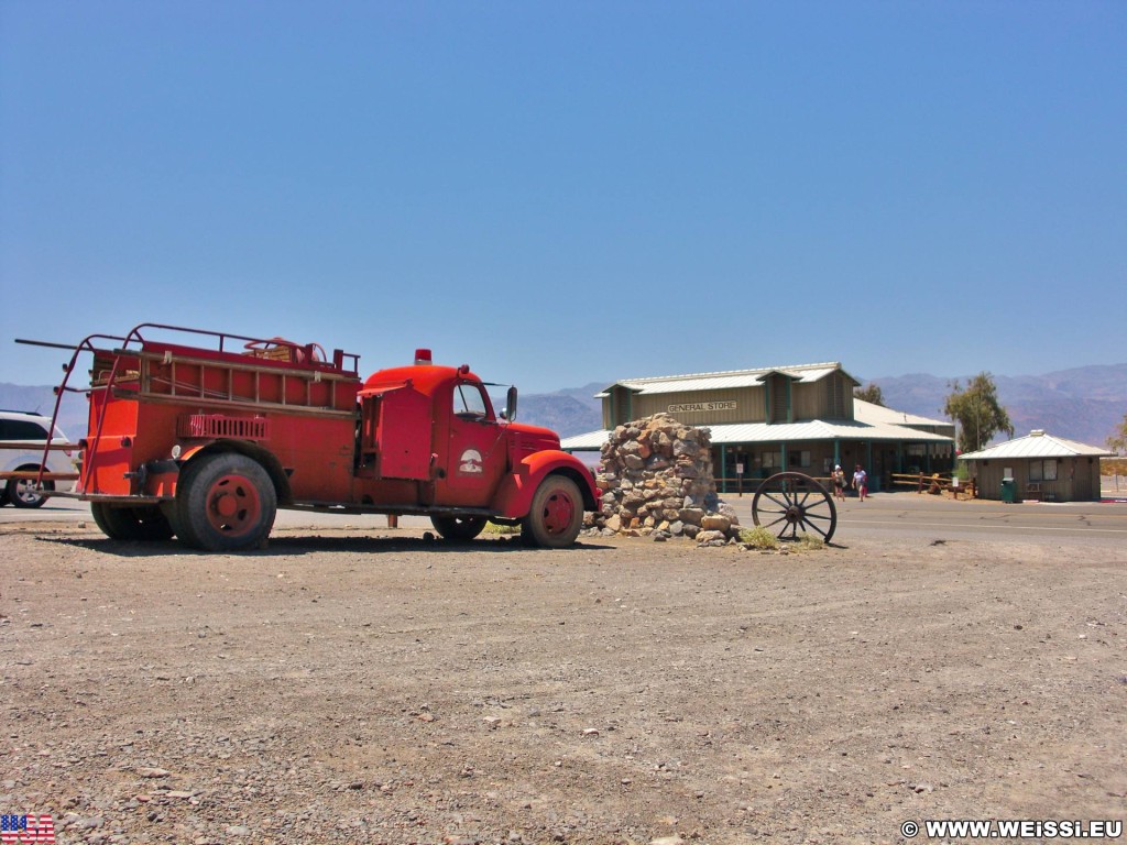 Death Valley National Park. - Feuerwehr, Auto, Death-Valley-Nationalpark, Stovepipe Wells Village, General Store - (Beatty Junction, Death Valley, California, Vereinigte Staaten)