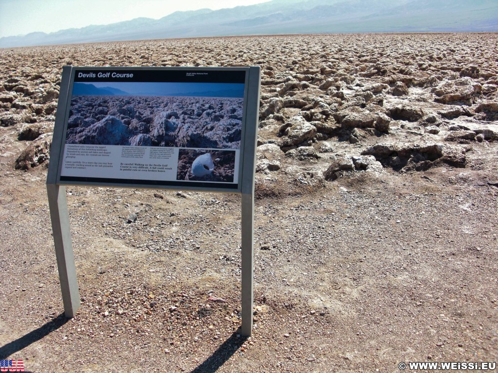 Death Valley National Park. - Schild, Tafel, Death-Valley-Nationalpark, Devils Golf Course - (Badwater, Death Valley, California, Vereinigte Staaten)