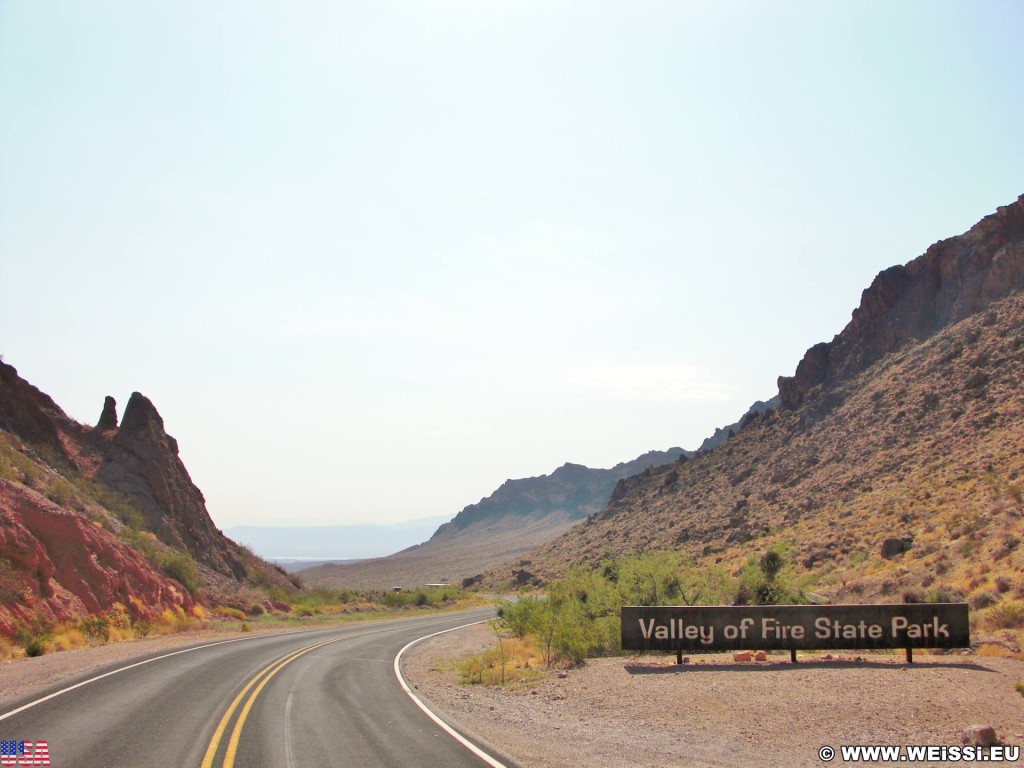 Valley of Fire State Park. - Strasse, Werbeschild, Schild, Werbeschrift, Landschaft, Tafel, Einfahrtsschild, Leuchtschild, Valley of Fire State Park - (Valley of Fire State Park, Mesquite, Nevada, Vereinigte Staaten)