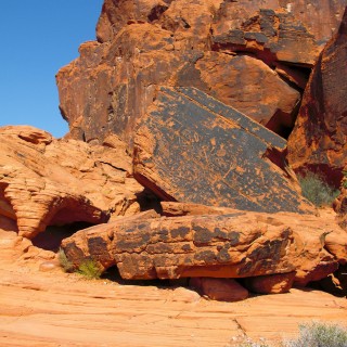 Valley of Fire State Park. Atlatl Rock - Valley of Fire State Park. - Felsen, Felsformation, Valley of Fire State Park, Sandstein, Sandsteinformationen, Erosion, Atlatl Rock, Petroglyphs - (Valley of Fire State Park, Mesquite, Nevada, Vereinigte Staaten)