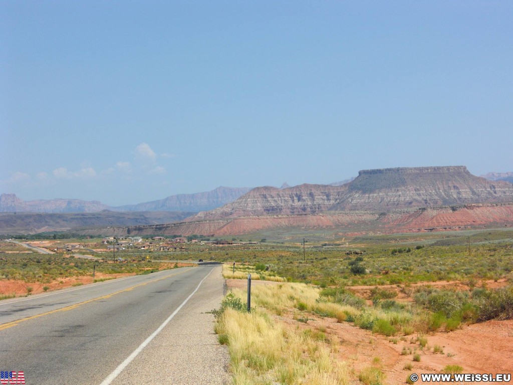 On the road. - Landschaft, On the Road - (La Verkin, Utah, Vereinigte Staaten)