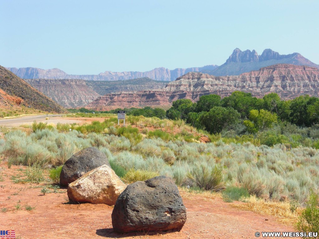 On the road. - Landschaft, On the Road, Steine, Rocks - (Virgin, Utah, Vereinigte Staaten)