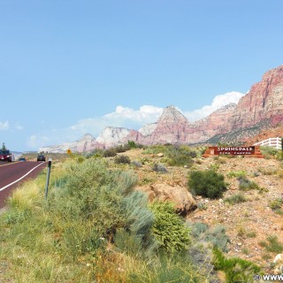 Zion National Park. - Schild, Landschaft, Ankünder, Einfahrtsschild, Bridge Mountain, Zion National Park, The Watchmen - (Rockville, Springdale, Utah, Vereinigte Staaten)