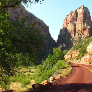 Zion National Park. Angels Landing - Zion National Park. - Landschaft, Berg, Sandstein, Sandsteinformationen, Zion National Park, Angels Landing - (Zion Lodge, Virgin, Utah, Vereinigte Staaten)