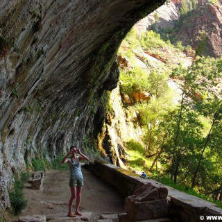 Zion National Park. Weeping Rock - Zion National Park. - Sandstein, Zion National Park, Weeping Rock - LUTZER Sandra - (Zion Lodge, Virgin, Utah, Vereinigte Staaten)