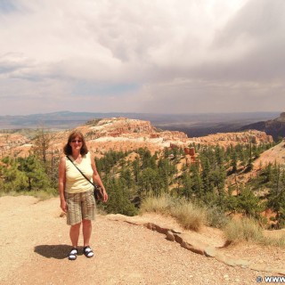 Bryce Canyon National Park. Sunrise Point - Bryce Canyon National Park. - Landschaft, Personen, Sandstein, Sandsteinformationen, Bryce Canyon National Park, Sunrise Point - WEISSINGER Edeltraud - (Bryce Canyon, Utah, Vereinigte Staaten)