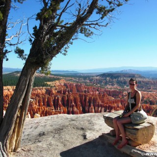 Bryce Canyon National Park. Inspiration Point - Bryce Canyon National Park. - Landschaft, Felsen, Baum, Aussichtspunkt, Personen, Sandstein, Sandsteinformationen, Bryce Canyon National Park, Hoodoos, Felsnadeln, Inspiration Point - LUTZER Sandra - (Bryce Canyon, Utah, Vereinigte Staaten)