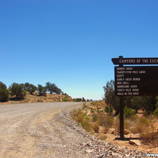 Hole-in-the-Rock-Road. Hole-in-the-Rock Road. - Schild, Tafel, Wegweiser, Grand Staircase Escalante National Monument, Hole-in-the-Rock Road - (Escalante, Utah, Vereinigte Staaten)