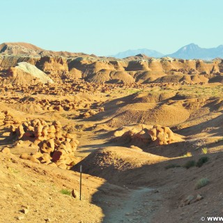 Goblin Valley State Park. - Landschaft, Skulpturen, Figuren, Sandstein, Sandsteinformationen, State Park, Goblin Valley, Mushroom Valley, Pilze, Kobolde - (Hanksville, Green River, Utah, Vereinigte Staaten)