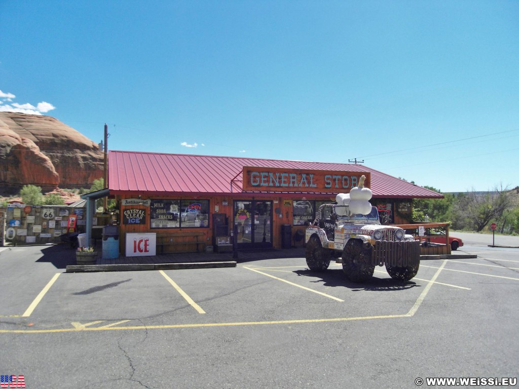 Hole N' The Rock. - Gebäude, Auto, On the Road, General Store, Parkplatz, Hole N' The Rock, Jeep - (La Sal Junction, Moab, Utah, Vereinigte Staaten)