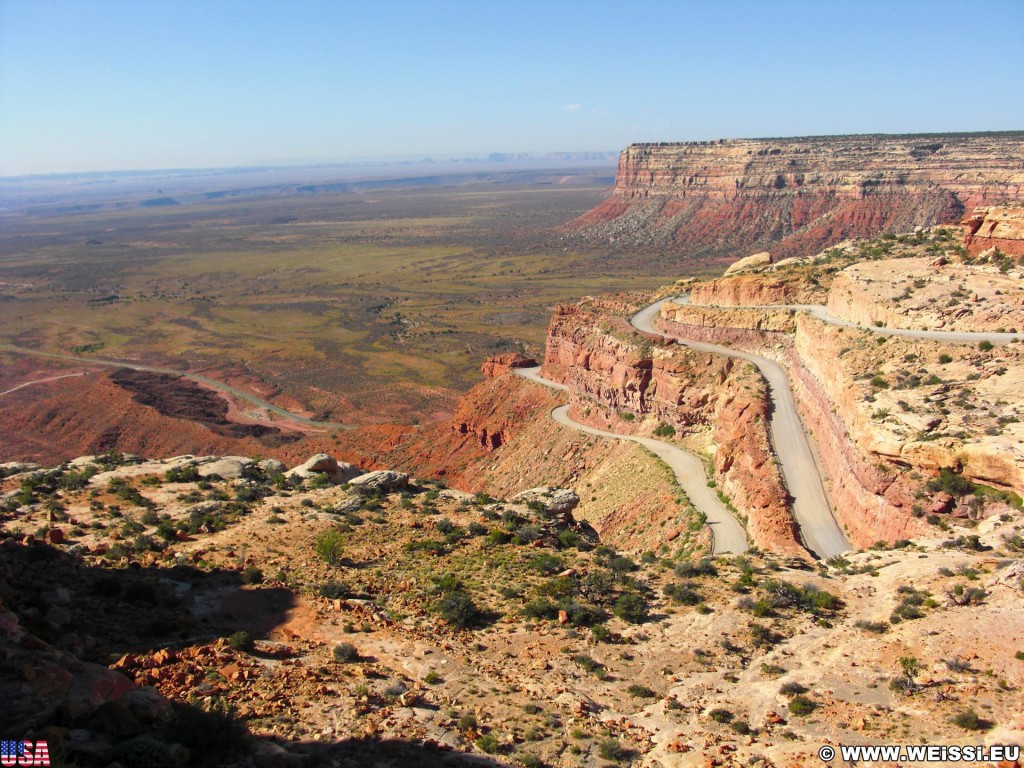 Moki Dugway, State Route 261 - Scenic Byway. - Strasse, Landschaft, Felswand, Scenic Byway, Moki Dugway, State Route 261, Steilhang - (Mexican Hat, Utah, Vereinigte Staaten)