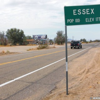 Historic Route 66. - Strasse, Schild, Tafel, Route 66, Ortstafel, Ortsschild - (Essex, California, Vereinigte Staaten)