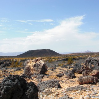 Amboy Crater - National Natural Landmark. - Landschaft, Amboy, Amboy Crater, Vulkankegel, Lavagestein, National Natural Landmark - (Amboy, California, Vereinigte Staaten)