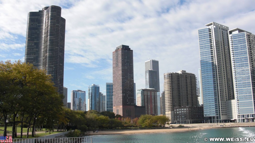 Lake Point Tower. vom Olive Park. - Gebäude, Wolkenkratzer, Cityfront Place, Lake Point Tower, North Pier Apartments - (Cityfront Place, Chicago, Illinois, Vereinigte Staaten)