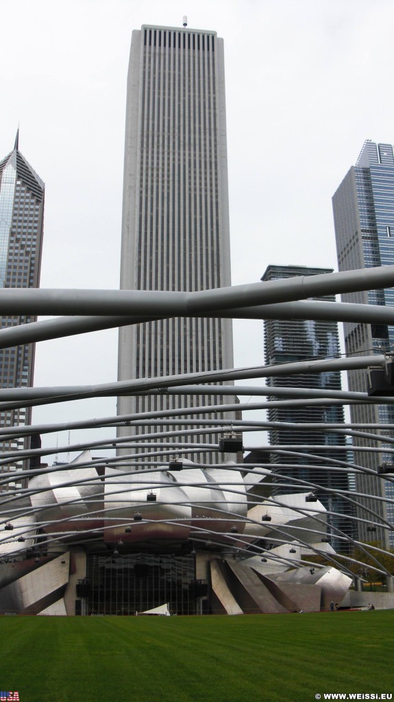 Jay Pritzker Pavilion. im Millennium Park. - Gebäude, Wolkenkratzer, Fort Dearborn Addition, Millennium Park, Jay Pritzker Pavillon - (Fort Dearborn Addition, Chicago, Illinois, Vereinigte Staaten)