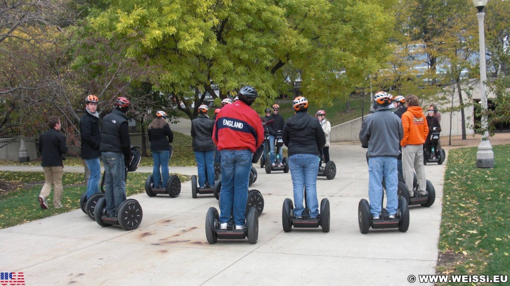 Segway Tour. durch den Millenium Park. - Personen, Segway, Fort Dearborn Addition, Millennium Park - (Fort Dearborn Addition, Chicago, Illinois, Vereinigte Staaten)