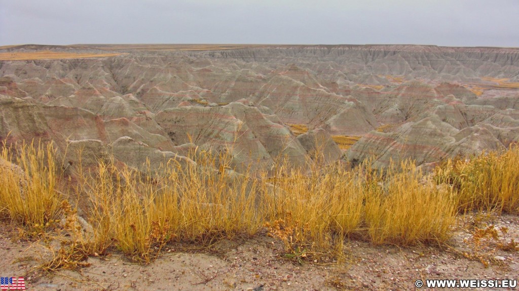 Badlands-Nationalpark. Big Badlands Overlook - Badlands-Nationalpark. - Landschaft, Aussichtspunkt, Overlook, National Park, Badlands-Nationalpark, Badlands Loop Road, Big Badlands Overlook, Badlands - (Cactus Flat, Interior, South Dakota, Vereinigte Staaten)