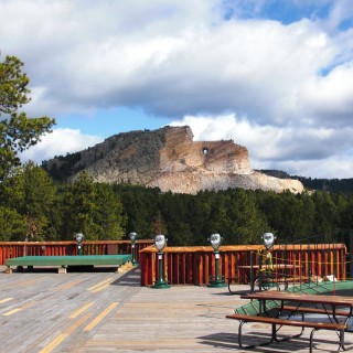 Crazy Horse Memorial. - Bäume, Felsformation, Berg, Felswand, Skulptur, Gesicht, Black Hills, Granit, Berne, Crazy Horse Memorial, Custer, Crazy Horse, Thunderhead Mountain, Korczak Ziolkowski - (Berne, Custer, South Dakota, Vereinigte Staaten)