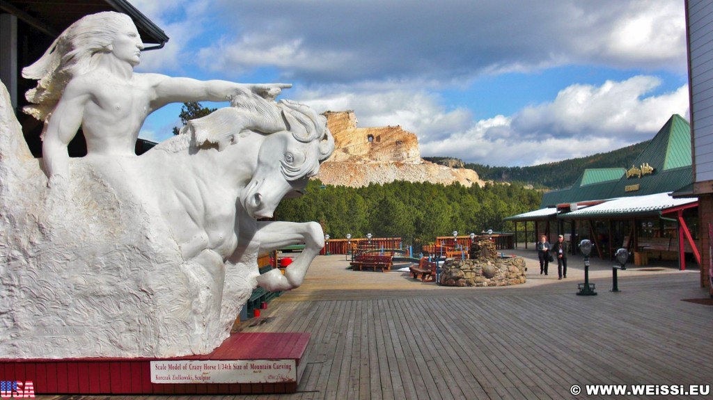 Crazy Horse Memorial. - Bäume, Skulptur, Gesicht, Reiter, Black Hills, Granit, Berne, Crazy Horse Memorial, Custer, Crazy Horse, Thunderhead Mountain, Korczak Ziolkowski - (Berne, Custer, South Dakota, Vereinigte Staaten)