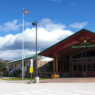 Crazy Horse Memorial. - Gebäude, Skulptur, Gesicht, Black Hills, Granit, Berne, Crazy Horse Memorial, Custer, Crazy Horse, Thunderhead Mountain, Korczak Ziolkowski, Welcome Center - (Berne, Custer, South Dakota, Vereinigte Staaten)