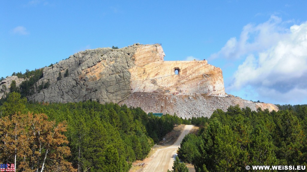 Crazy Horse Memorial. - Bäume, Felsformation, Berg, Felswand, Skulptur, Gesicht, Black Hills, Granit, Berne, Crazy Horse Memorial, Custer, Crazy Horse, Thunderhead Mountain, Korczak Ziolkowski, Kopf - (Berne, Custer, South Dakota, Vereinigte Staaten)