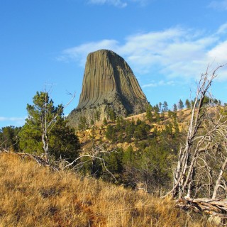 Devils Tower National Monument. - Sehenswürdigkeit, Berg, Monolith, Devils Tower, Devils Tower National Monument, Wyoming, Attraktion, Teufelsturm, Vulkangestein - (Devils Tower, Wyoming, Vereinigte Staaten)