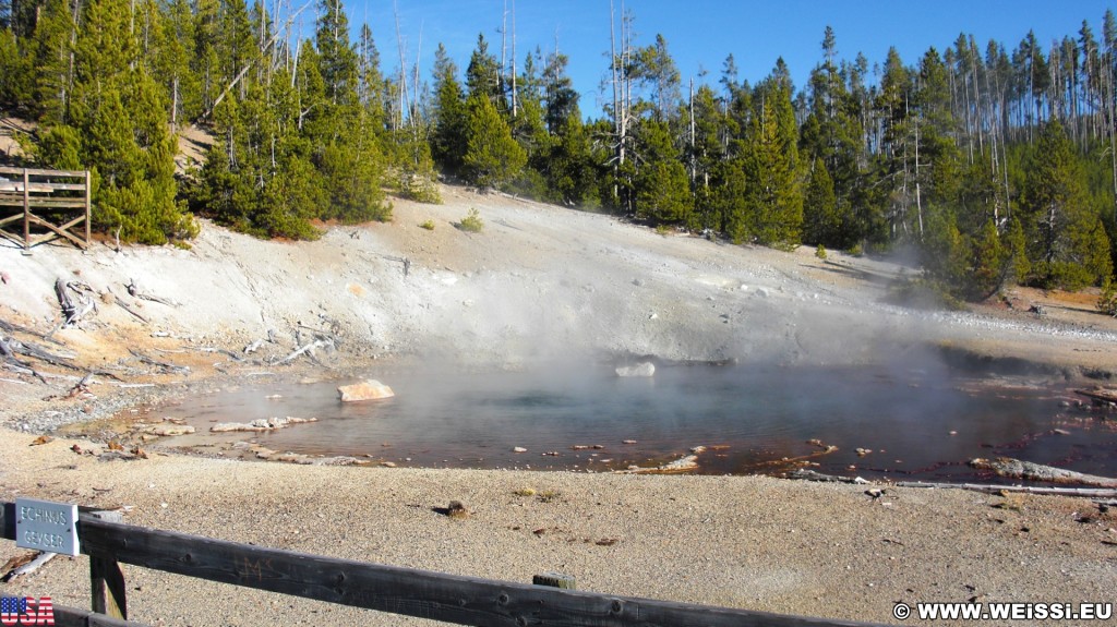 Yellowstone-Nationalpark. Echinus Geyser, Back Basin - Norris Geyser Basin - Yellowstone-Nationalpark. - Norris Geyser Basin, Back Basin, Echinus Geyser - (Canyon Junction, Yellowstone National Park, Wyoming, Vereinigte Staaten)