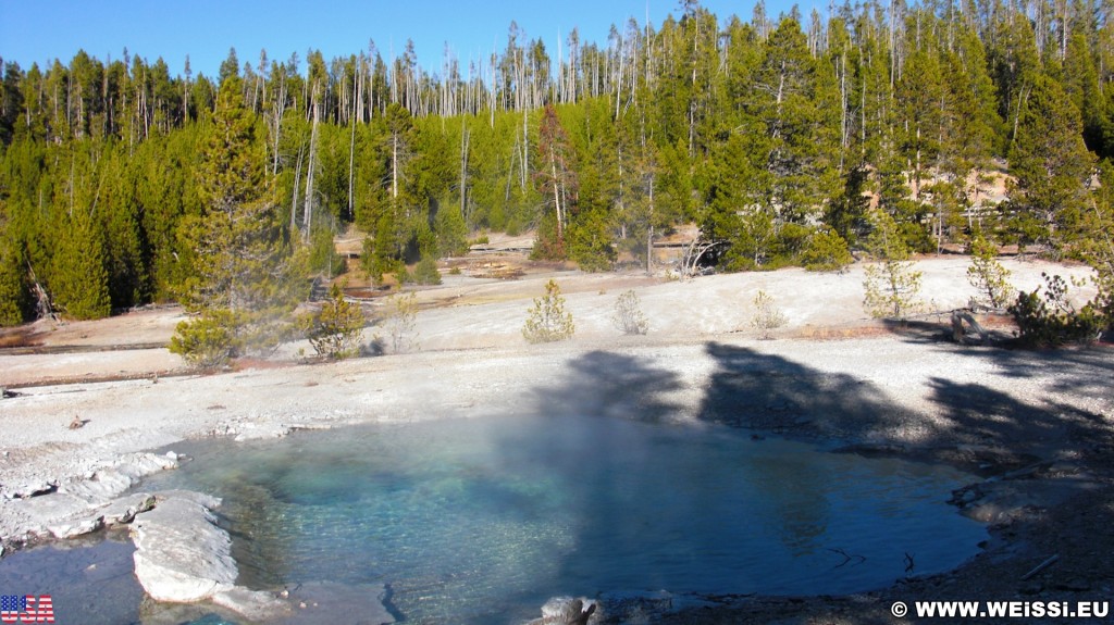 Yellowstone-Nationalpark. Crater Spring, Back Basin - Norris Geyser Basin - Yellowstone-Nationalpark. - Norris Geyser Basin, Back Basin, Crater Spring - (Canyon Junction, Yellowstone National Park, Wyoming, Vereinigte Staaten)