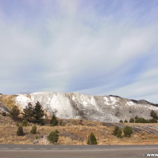 Canary Springs Overlook, Mammoth Hot Springs - Yellowstone-Nationalpark. - Mammoth Hot Springs, Sinter-Terrassen, Canary Springs, Canary Springs Overlook - (Mammoth, Yellowstone National Park, Wyoming, Vereinigte Staaten)