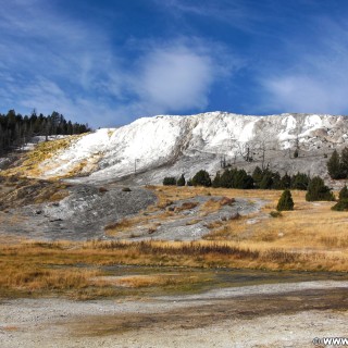 Canary Springs Overlook, Mammoth Hot Springs - Yellowstone-Nationalpark. - Mammoth Hot Springs, Sinter-Terrassen, Canary Springs, Canary Springs Overlook - (Mammoth, Yellowstone National Park, Wyoming, Vereinigte Staaten)