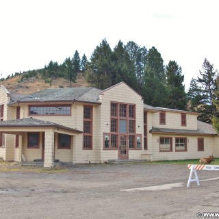 Yellowstone-Nationalpark. Mammoth Hot Springs - Yellowstone-Nationalpark. - Gebäude, Mammoth Hot Springs - (Mammoth, Yellowstone National Park, Wyoming, Vereinigte Staaten)