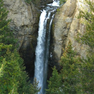 Yellowstone-Nationalpark. Tower Fall, Tower-Roosevelt - Yellowstone-Nationalpark. - Felsen, Wasserfall, Felsnadeln, Tower-Roosevelt, Tower Fall, Tower Creek - (Devils Den, Yellowstone National Park, Wyoming, Vereinigte Staaten)