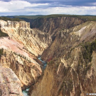 Yellowstone-Nationalpark. Grand Canyon of the Yellowstone, Grand View Point am North Rim - Yellowstone-Nationalpark. - Felsformation, Felswand, Canyon, Grand View Point, Yellowstone River, North Rim Drive, Canyon Village, Grand Canyon of the Yellowstone - (Canyon Village, Yellowstone National Park, Wyoming, Vereinigte Staaten)