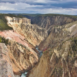 Yellowstone-Nationalpark. Grand Canyon of the Yellowstone, Grand View Point am North Rim - Yellowstone-Nationalpark. - Felsformation, Felswand, Canyon, Grand View Point, Yellowstone River, North Rim Drive, Canyon Village, Grand Canyon of the Yellowstone - (Canyon Village, Yellowstone National Park, Wyoming, Vereinigte Staaten)