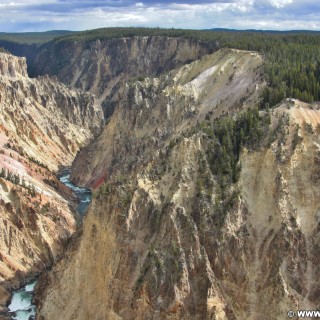 Yellowstone-Nationalpark. Grand Canyon of the Yellowstone, Grand View Point am North Rim - Yellowstone-Nationalpark. - Felsformation, Felswand, Canyon, Grand View Point, Yellowstone River, North Rim Drive, Canyon Village, Grand Canyon of the Yellowstone - (Canyon Village, Yellowstone National Park, Wyoming, Vereinigte Staaten)