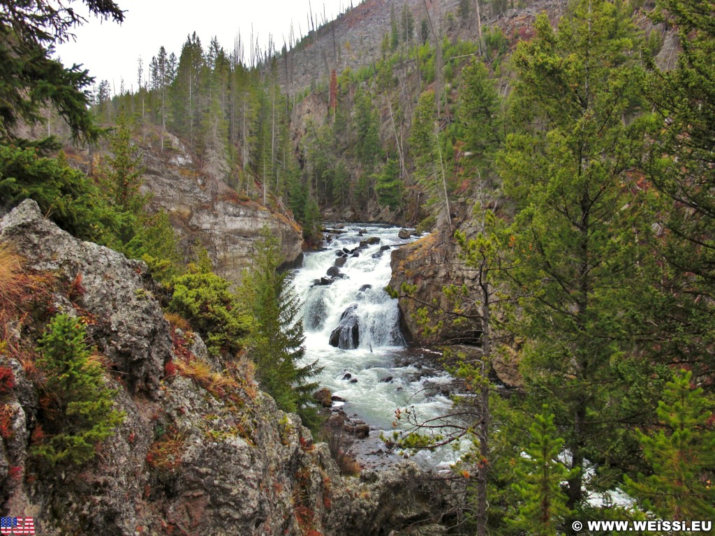 Yellowstone-Nationalpark. Firehole Falls - Yellowstone-Nationalpark. - Wasserfälle, Madison, Firehole Falls, Firehole Canyon Drive - (Riverside, Yellowstone National Park, Wyoming, Vereinigte Staaten)