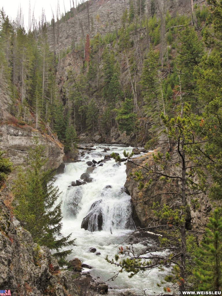 Yellowstone-Nationalpark. Firehole Falls - Yellowstone-Nationalpark. - Wasserfälle, Madison, Firehole Falls, Firehole Canyon Drive - (Riverside, Yellowstone National Park, Wyoming, Vereinigte Staaten)