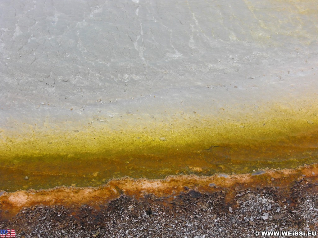 Yellowstone-Nationalpark. Sunset Lake im Black Sand Basin. - Black Sand Basin, Sunset Lake, Regenbogen - (Three River Junction, Yellowstone National Park, Wyoming, Vereinigte Staaten)