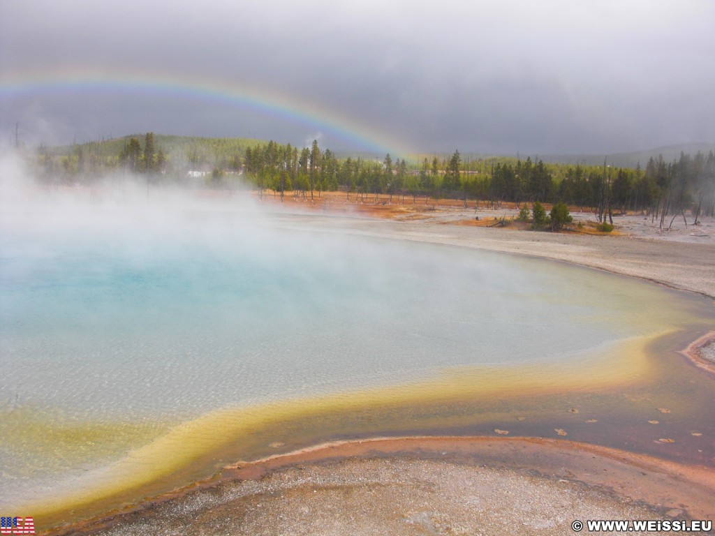 Yellowstone-Nationalpark. Sunset Lake im Black Sand Basin. - Black Sand Basin, Sunset Lake, Regenbogen - (Three River Junction, Yellowstone National Park, Wyoming, Vereinigte Staaten)