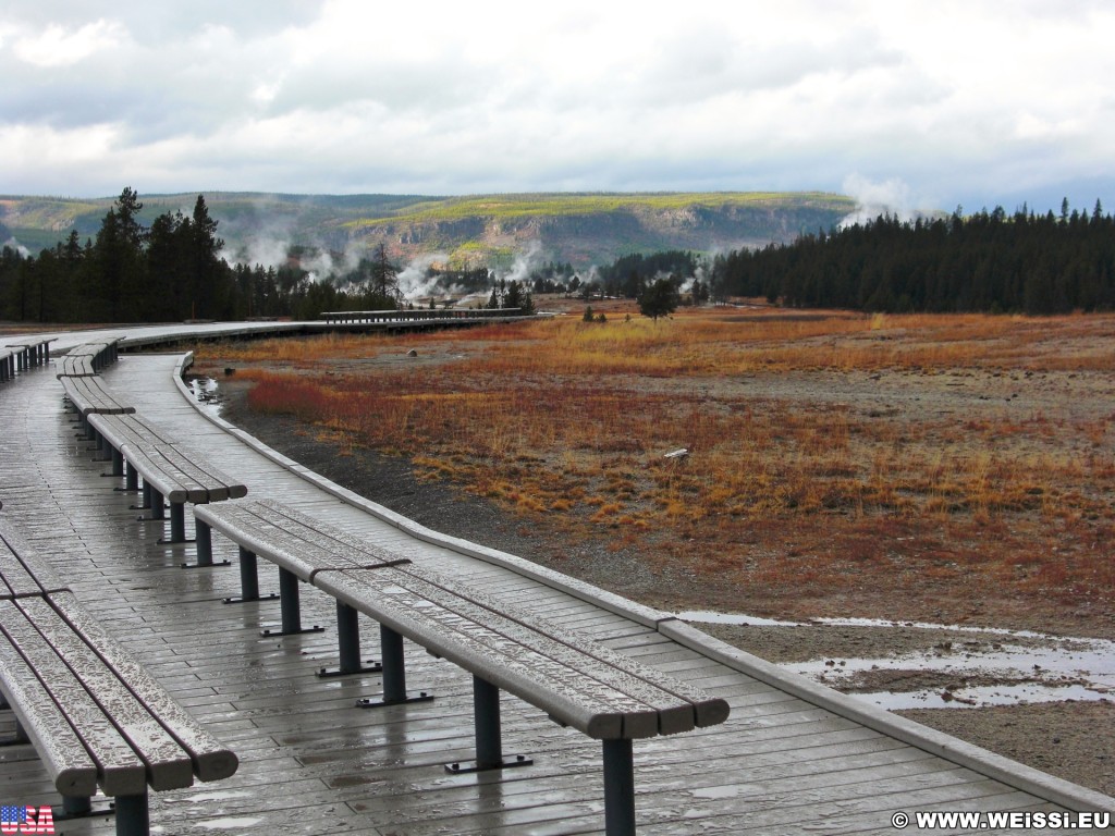 Yellowstone-Nationalpark. Old Faithful Area - South Section. - Upper Geyser Basin, Old Faithful Area, South Section, Upper Geyser Basin South Section - (Three River Junction, Yellowstone National Park, Wyoming, Vereinigte Staaten)