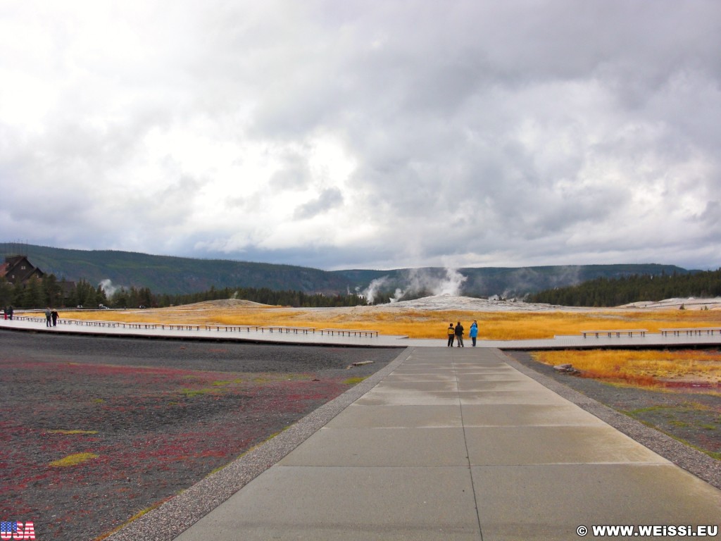 Yellowstone-Nationalpark. Old Faithful in der Old Faithful Area - South Section. - Upper Geyser Basin, Old Faithful Area, South Section, Upper Geyser Basin South Section - (Three River Junction, Yellowstone National Park, Wyoming, Vereinigte Staaten)