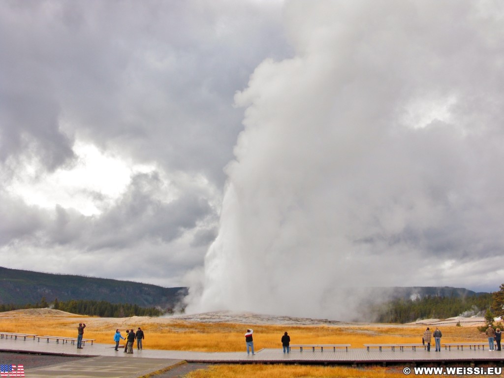 Yellowstone-Nationalpark. Old Faithful in der Old Faithful Area - South Section. - Upper Geyser Basin, Old Faithful Area, South Section, Upper Geyser Basin South Section - (Three River Junction, Yellowstone National Park, Wyoming, Vereinigte Staaten)