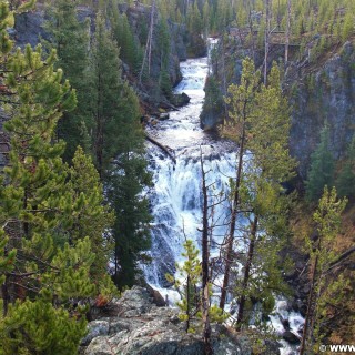 Yellowstone-Nationalpark. Kepler Cascades. - Bäume, Wasserfall, Wasser, Kepler Cascades - (West Thumb, Moran, Wyoming, Vereinigte Staaten)