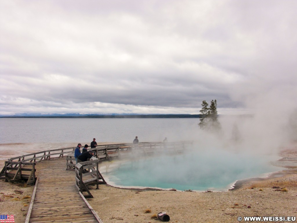 Yellowstone-Nationalpark. Black Pool im West Thumb Geyser Basin. - West Thumb Geyser Basin, Black Pool - (West Thumb, Yellowstone National Park, Wyoming, Vereinigte Staaten)