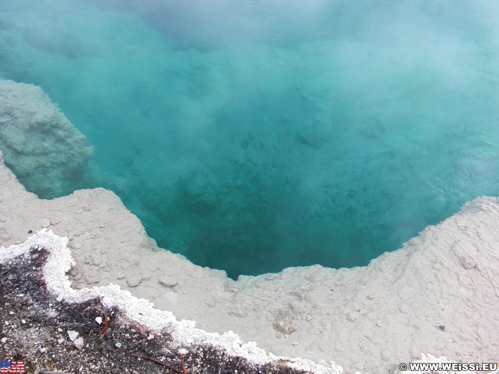 Yellowstone-Nationalpark. Black Pool im West Thumb Geyser Basin. - West Thumb Geyser Basin, Black Pool - (West Thumb, Yellowstone National Park, Wyoming, Vereinigte Staaten)